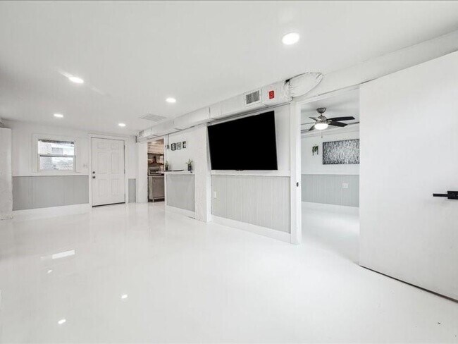 Building Photo - 85 Bayou Vista Dr