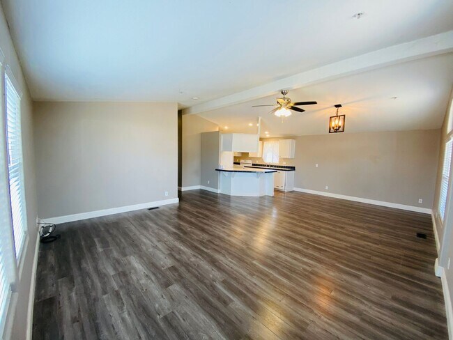 Building Photo - Charming Country Property with Option to L...