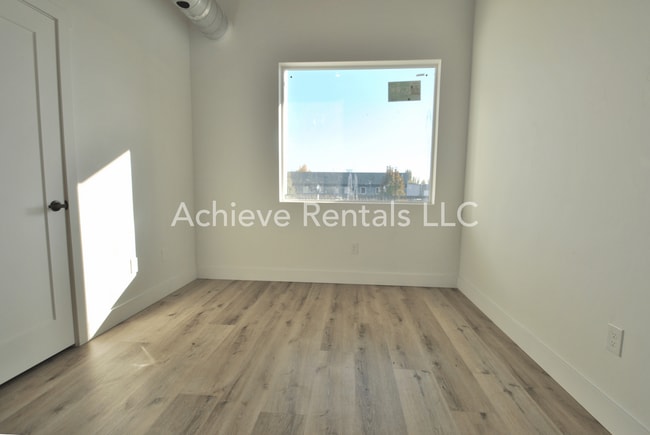 Building Photo - Westfield Lofts - Unit 13