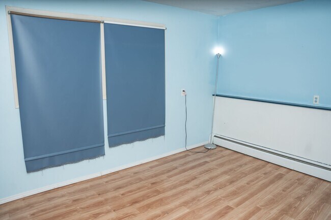 Building Photo - 1643 Colonial Manor Dr