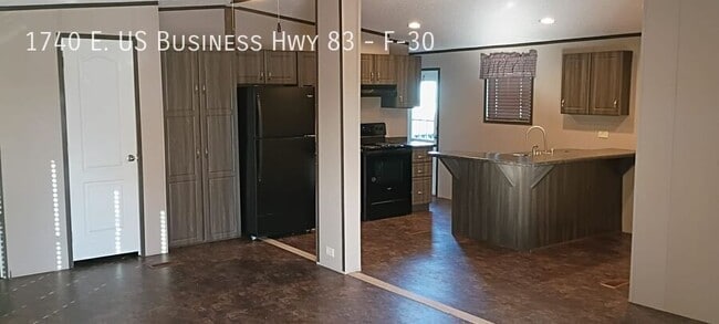 Building Photo - 1740 E U.S. Business 83