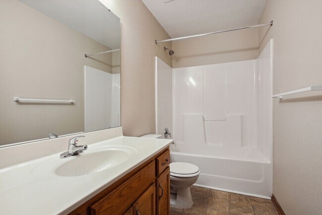 Building Photo - 3 Bedroom, 2 Bath, two story all electric ...