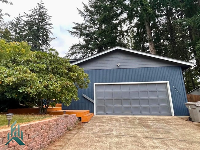 Building Photo - 3-bedroom, 2-bathroom house in Witham Hill