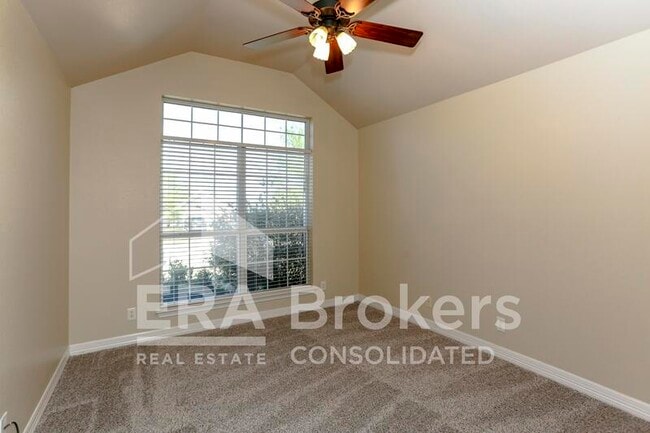 Building Photo - 2013 Drawbridge Dr