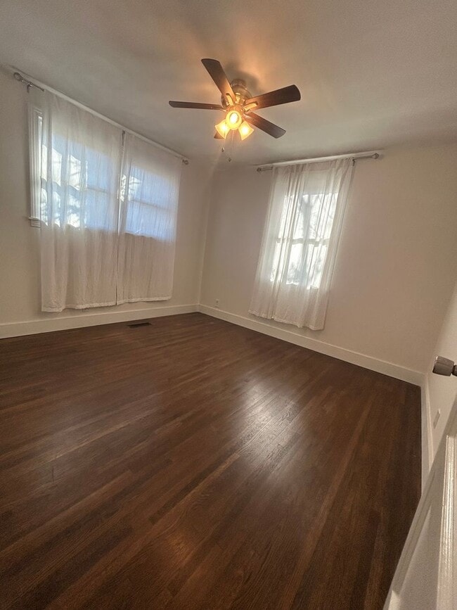 Building Photo - All Brick, Pet friendly cottage home