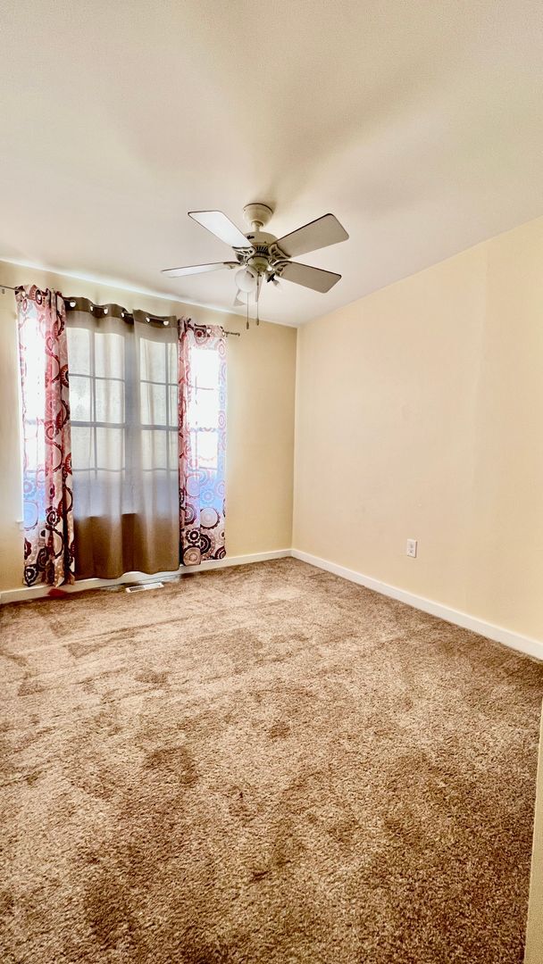 Building Photo - Beautiful Townhome Near Gunner's Lake in G...