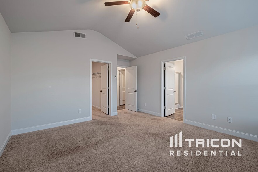 Primary Photo - 1492 Silver Charm Ln