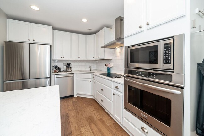 Building Photo - Move-in Ready Downtown Raleigh Condo - Walk to Seaboard Station!