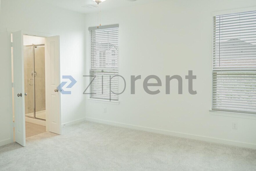 Building Photo - Unit