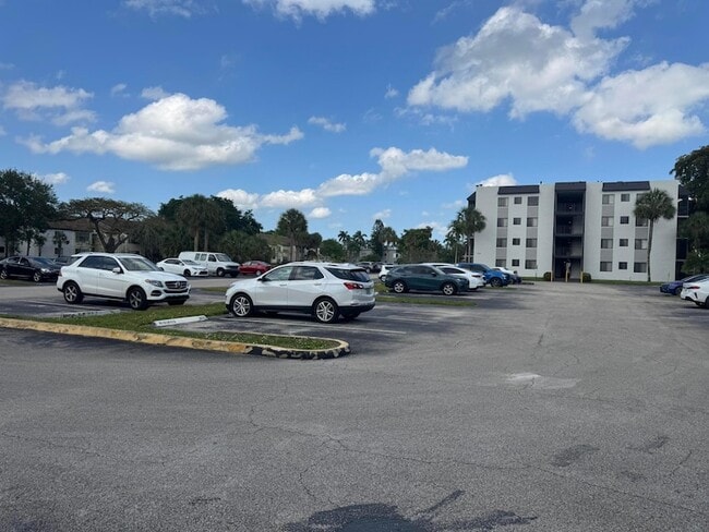Building Photo - 3710 N Pine Island Rd
