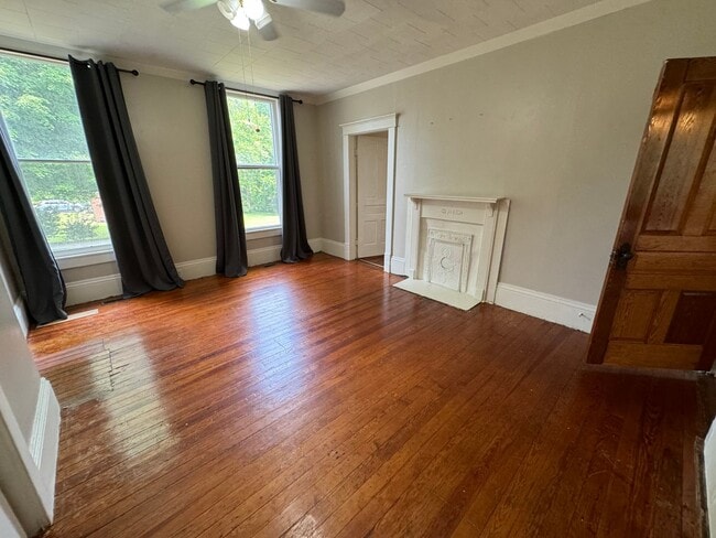 Building Photo - Large Historical 3/2 House in Summerville-$1,595