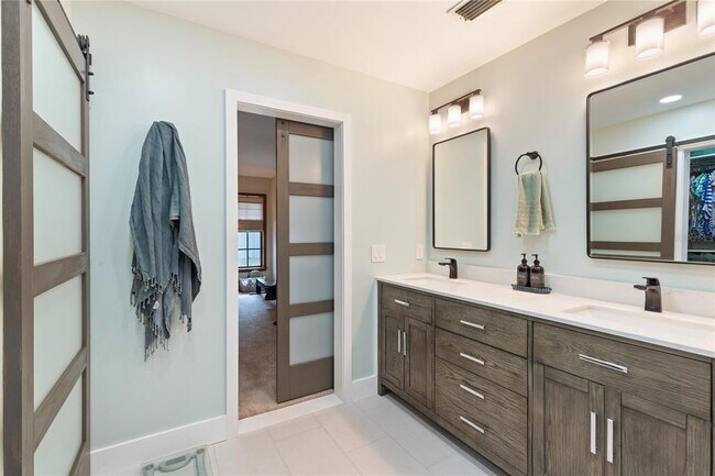 Building Photo - 2941 Chelsea Woods Dr