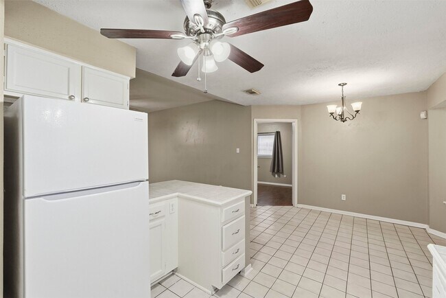 Building Photo - 21739 Park Bend Dr