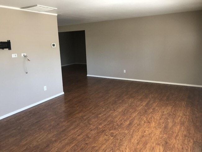 Building Photo - 7811 Cielo Vista Dr