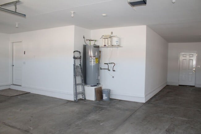 Building Photo - 3 Bedroom 2 Bathroom 3 Car Boat Deep Garag...