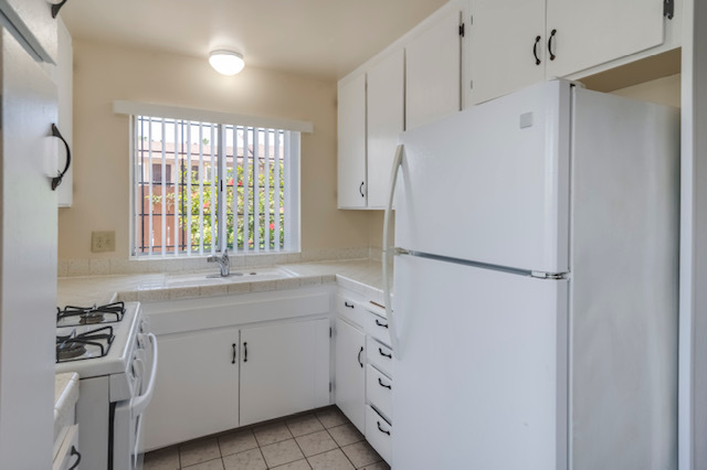 Kitchen / New Cabinets / Counter - 2154 Adams Ave