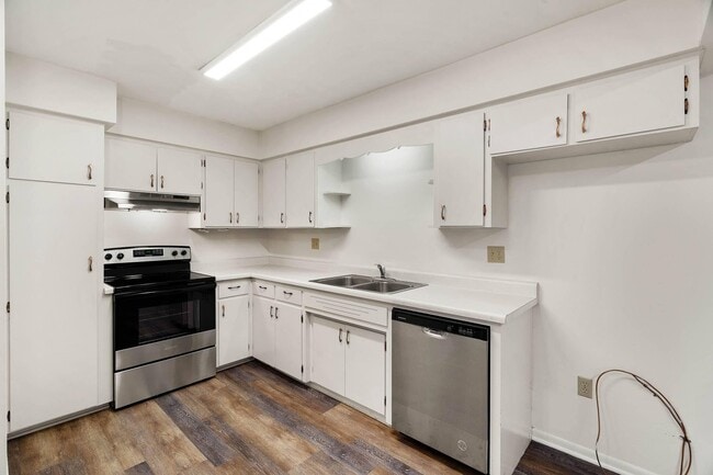 Building Photo - 2107 Garden Dr