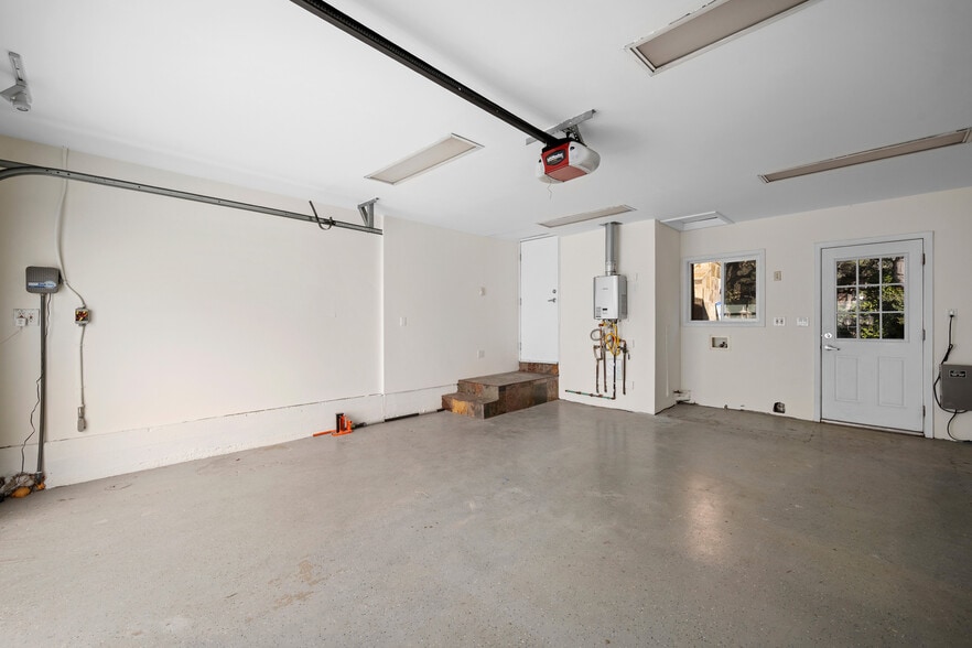 Building Photo - 1544 Golf Club Dr