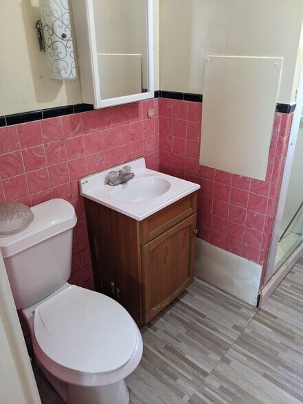 Building Photo - 10891 Perry Hwy