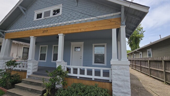 Building Photo - 2117 Marion St