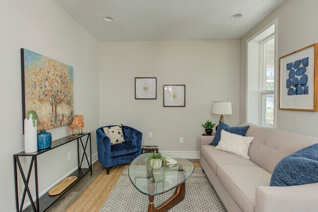 Building Photo - 701 Lincoln St