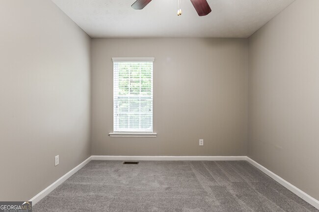 Building Photo - 165 Nowell Dr