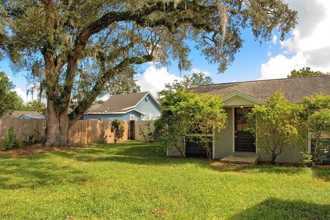 Building Photo - 1315 E Marks St