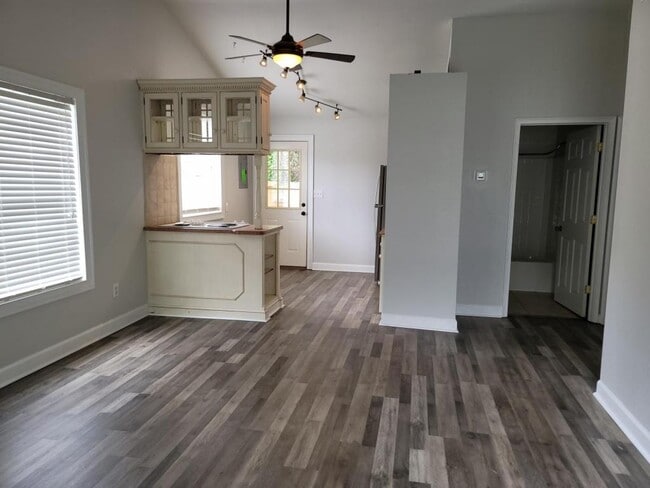 Building Photo - 18499 Shady Side Dr