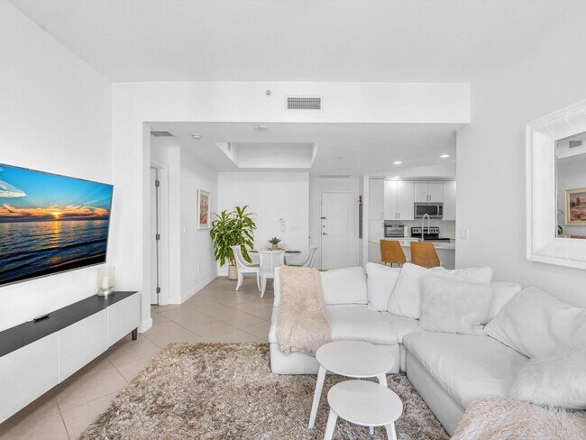 Building Photo - 801 S Olive Ave