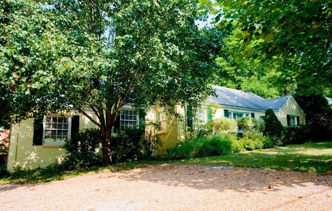 Building Photo - 705 Estes Rd