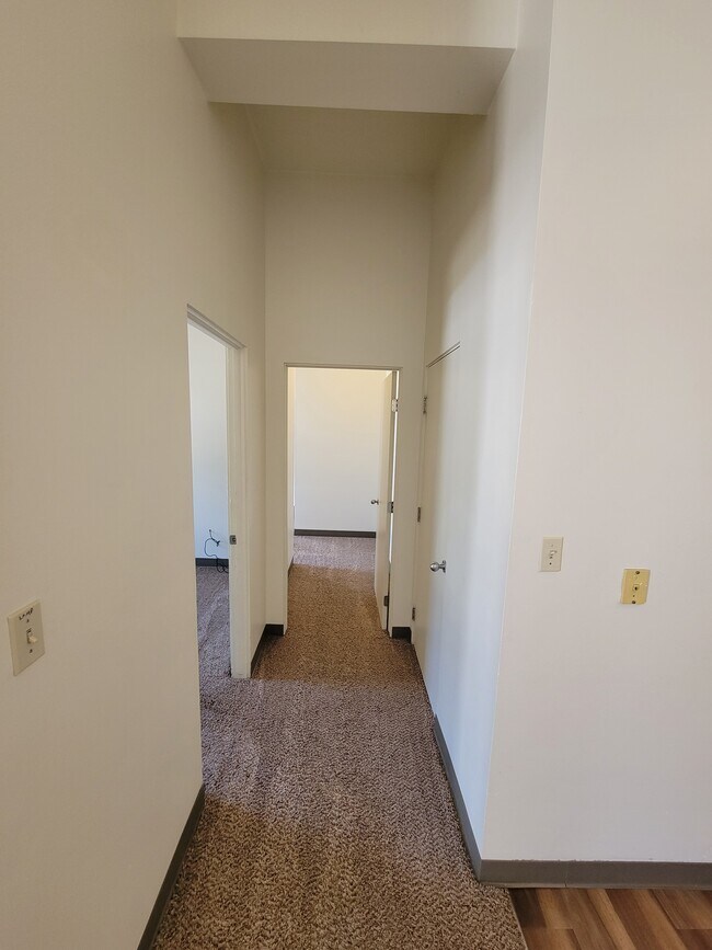 Building Photo - 103 N Wisconsin St