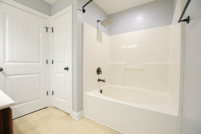 Building Photo - Pet Friendly Three Bedroom!