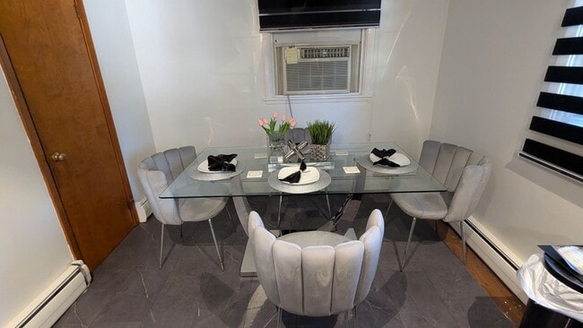 Building Photo - Welcome to this gem located in the heart o...