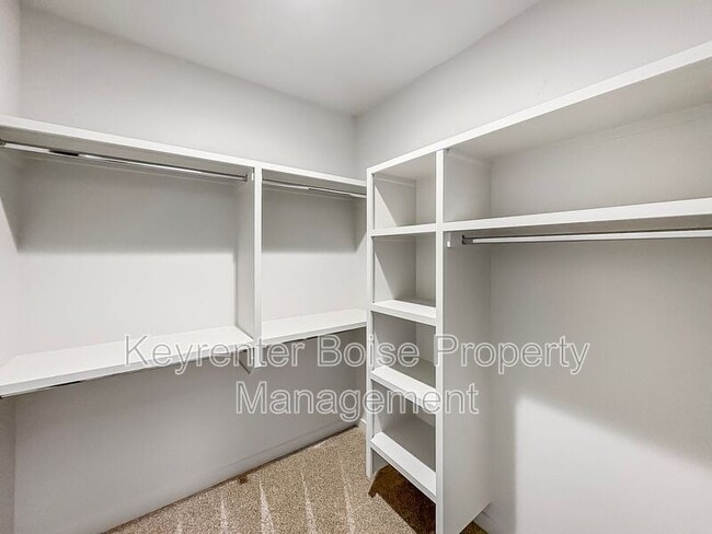 Building Photo - 3850 E Haystack St