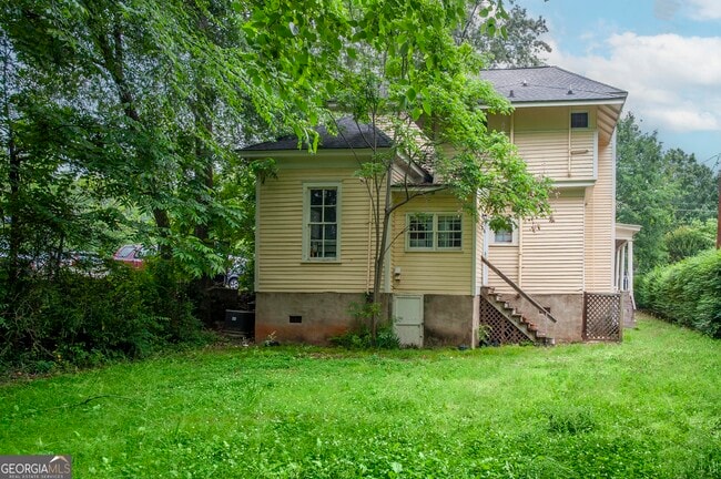 Building Photo - 693 Boulevard