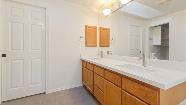 Building Photo - Spacious Updated 4 Bedroom Home with 3 Car Garage