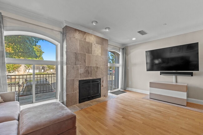 Building Photo - 17 Water St