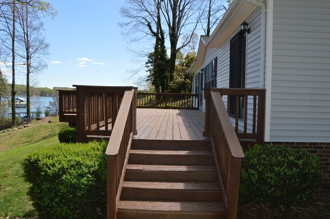 Building Photo - 125 Broadview Cir