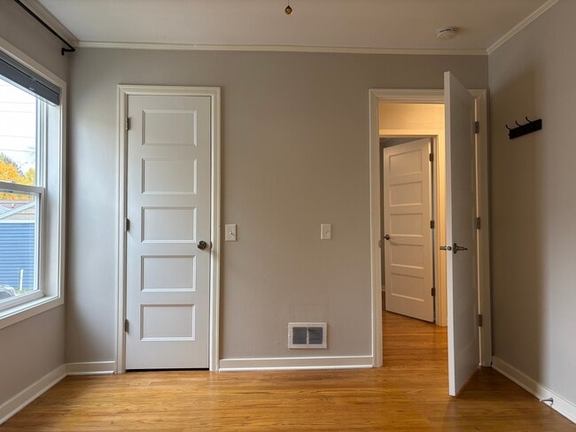 Building Photo - 157 Judd St