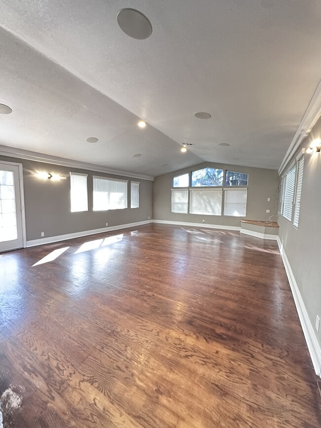 Building Photo - 2123 Deland Ct