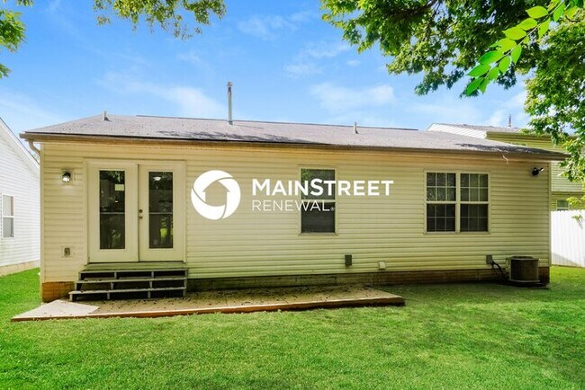 Building Photo - 3 Bedroom Pet-Friendly Home in COLUMBUS, OH with Main Street Renewal