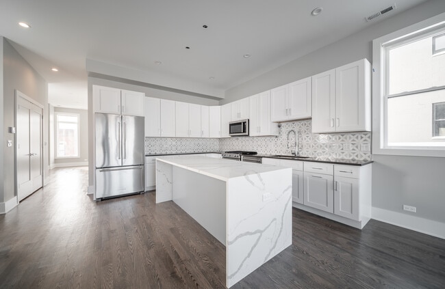Primary Photo - 556 W 18th St