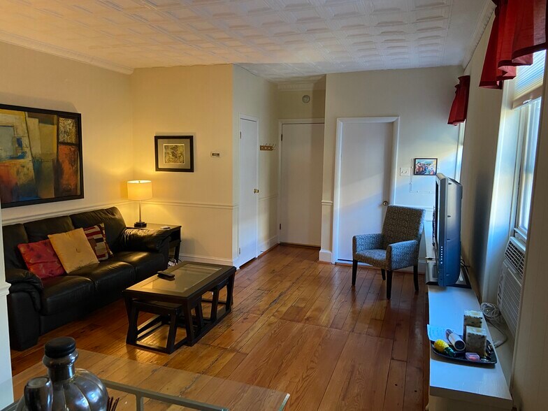 Primary Photo - 715 Pine St