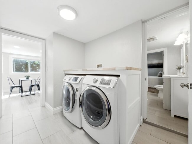 Building Photo - Beautifully Renovated Home with Modern Com...