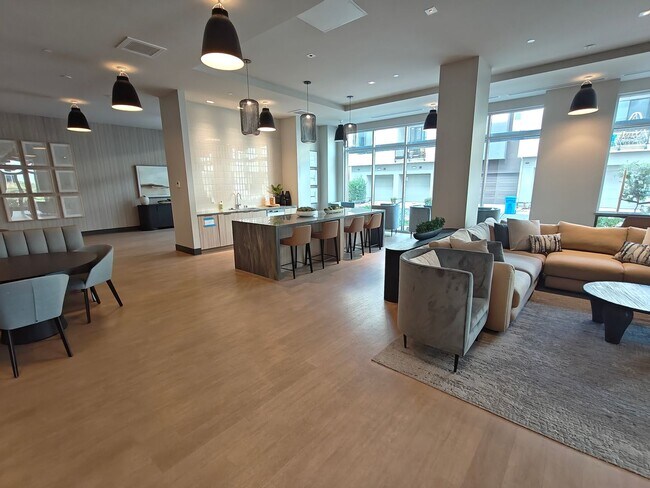 Building Photo - Luxury One-Bedroom Condo for Lease