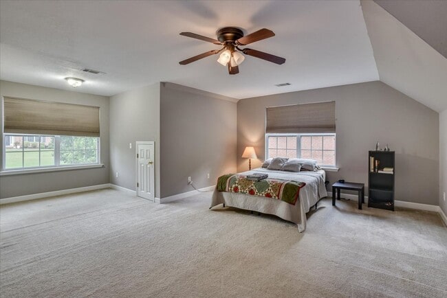 Building Photo - 5 bedroom/3.5 bathroom home in Evans with ...