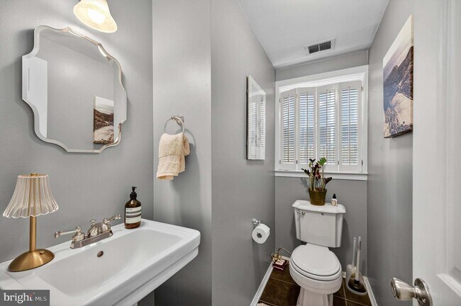 Building Photo - 921 Oronoco St