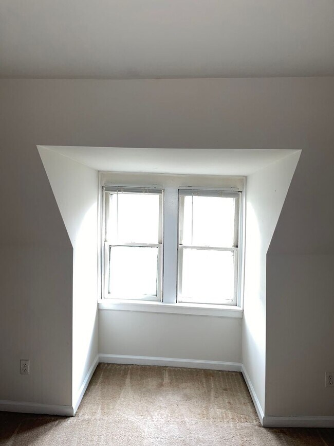 Building Photo - 374 Park Ave
