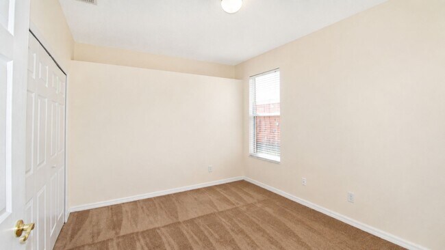 Building Photo - 1512 Lindzlu St