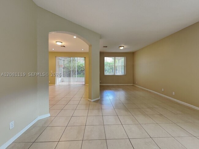 Building Photo - 5143 Heron Ct